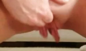 Nevjesta Ariana Marie puzala je film porno live na pijetlu tuđeg mladoženje