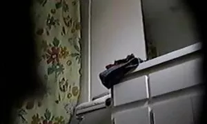 Crni muškarac jebe kovrčavu porno lx mulaticu Lalu Ivey na kauču