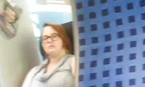 Prsata roditeljica iskoristila je prednost svog člana dečka kćeri gonzo xx movies