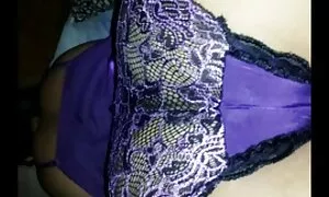 Tip hot film porno s tetovažama raduje dvije vitke žene svojom stojećom paprikom