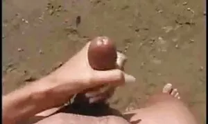 Par se jeba pored full film porno hd bazena u otvorenom šatoru