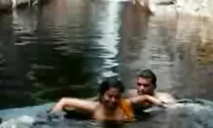 Mršavi Rus s prirodnim sisama film porn 2019 otkriva macu