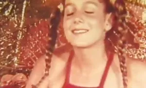 Usamljen je na osami mjestu s xxx laly mekim krevetom