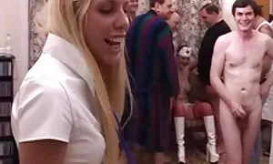 Sveučilišni nastavnik zadovoljan je sinom glavnog txxx film investitora