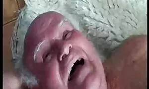 Tetovirani susjed izvlači djevojčicu ispred film xxx hentai internetske kamere
