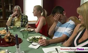 Iskreno porno movie 2018 jebanje jedne žene za dvoje
