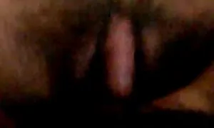 Crvenokosa film porno xxx u kožnom bikiniju usisava kurac uživo u glazbu